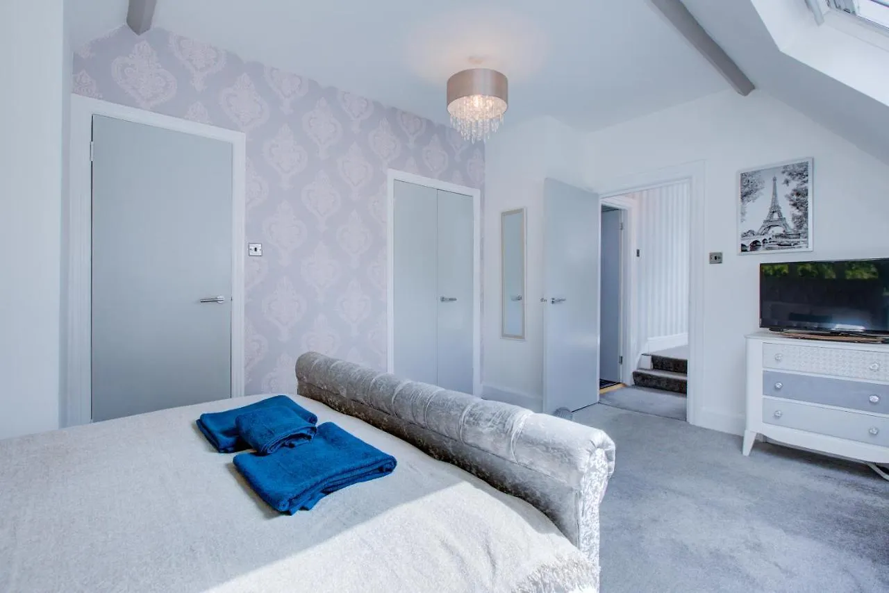 Luxury 3 Bedroom Apartment Close To Beach, Bournemouth & Meyrick Park 0*,  United Kingdom